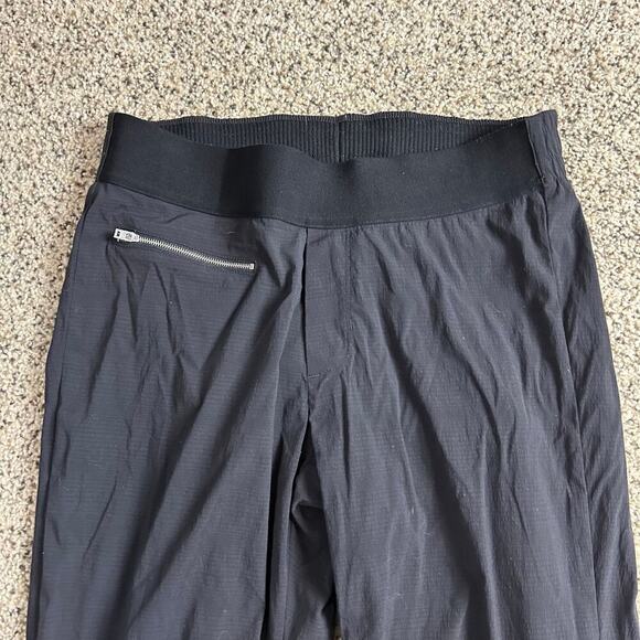 Athleta Mod Trekkie Crop Pants Size 4 Ripstop Black Nylon Outdoor Pull On 291743 - Picture 3 of 8